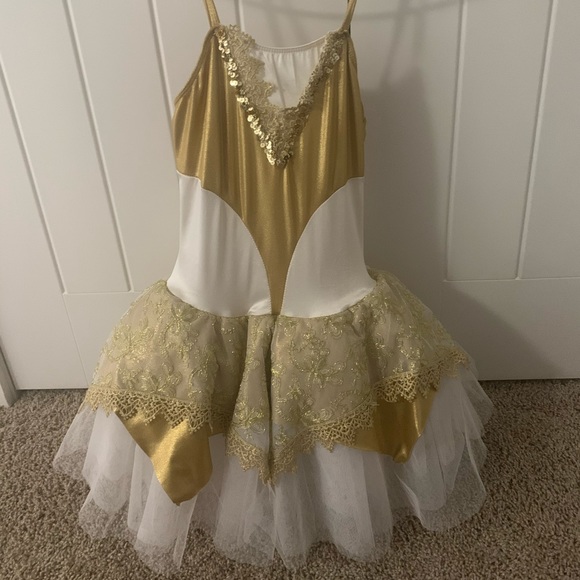 Dance costume - Picture 1 of 2